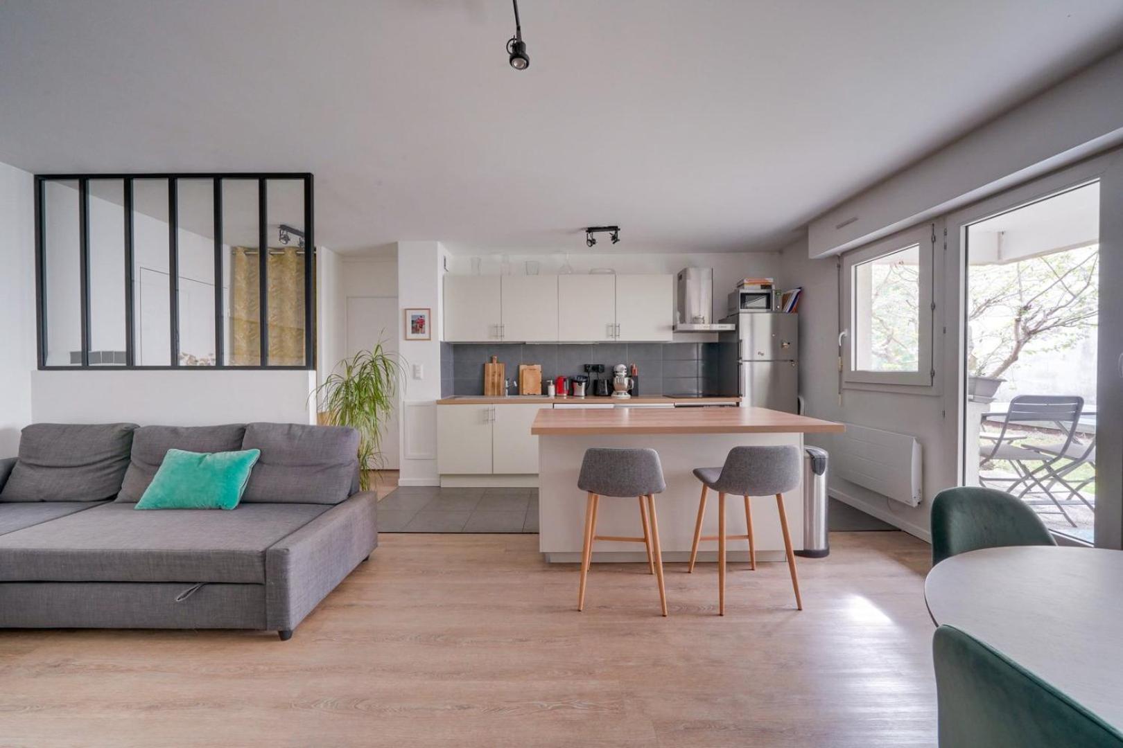 Pleasant Flat In Bordeaux With Terrace And Parking Apartment Bagian luar foto