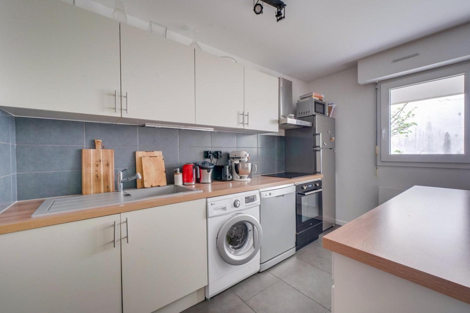 Pleasant Flat In Bordeaux With Terrace And Parking Apartment Bagian luar foto