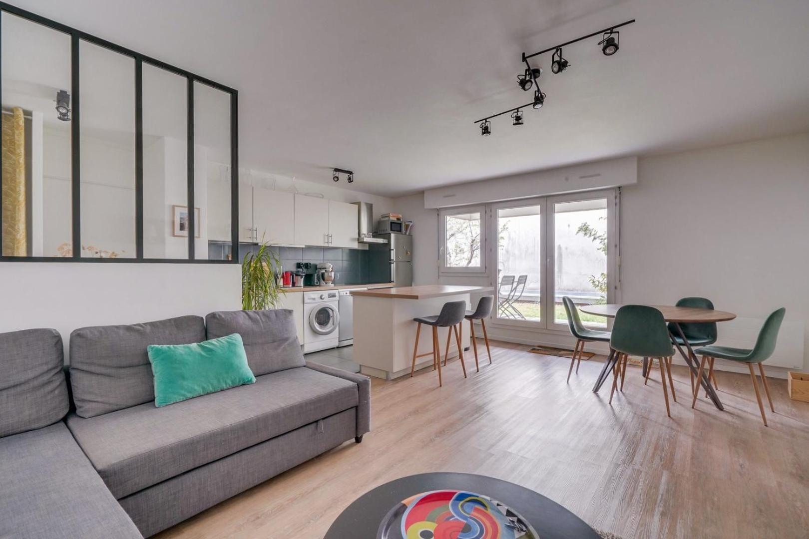 Pleasant Flat In Bordeaux With Terrace And Parking Apartment Bagian luar foto