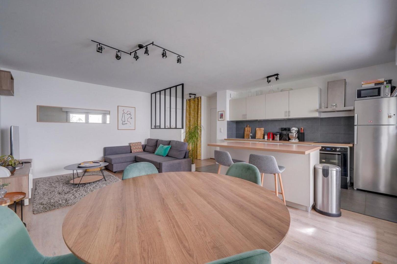Pleasant Flat In Bordeaux With Terrace And Parking Apartment Bagian luar foto