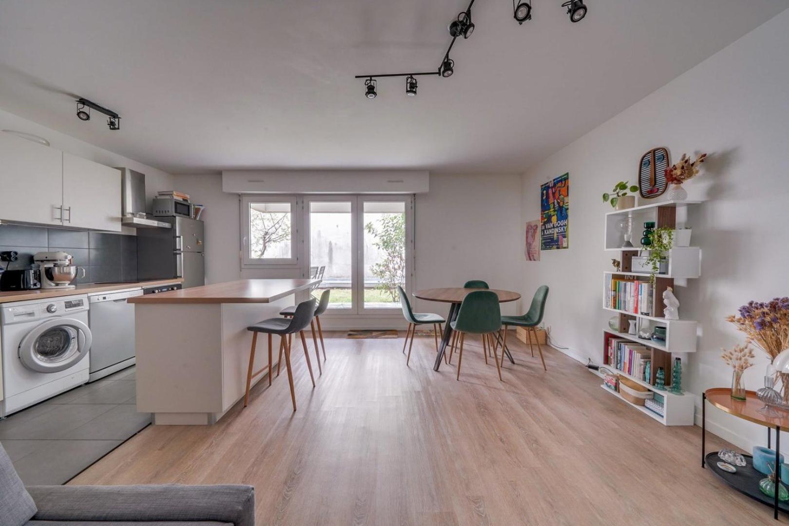 Pleasant Flat In Bordeaux With Terrace And Parking Apartment Bagian luar foto