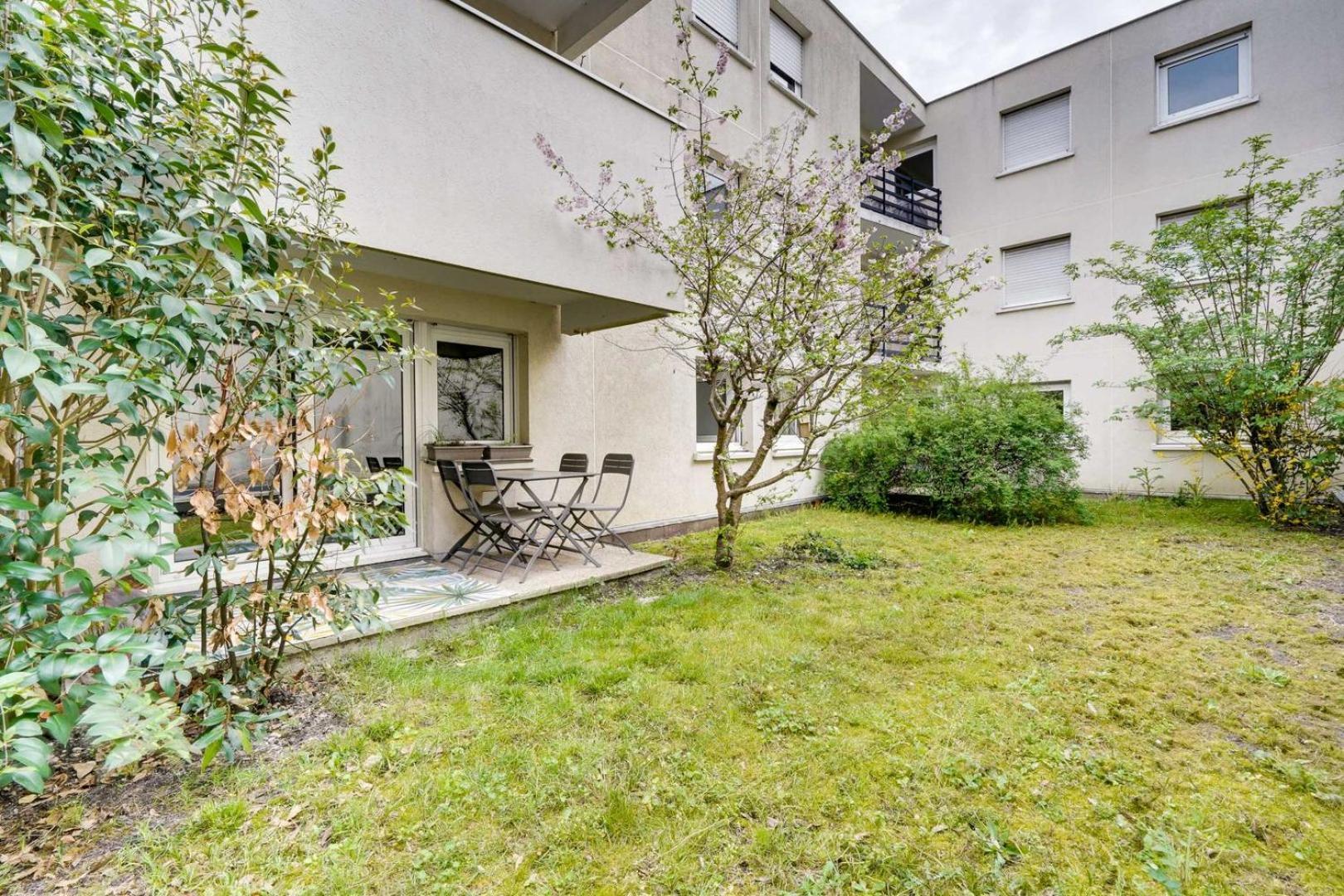 Pleasant Flat In Bordeaux With Terrace And Parking Apartment Bagian luar foto